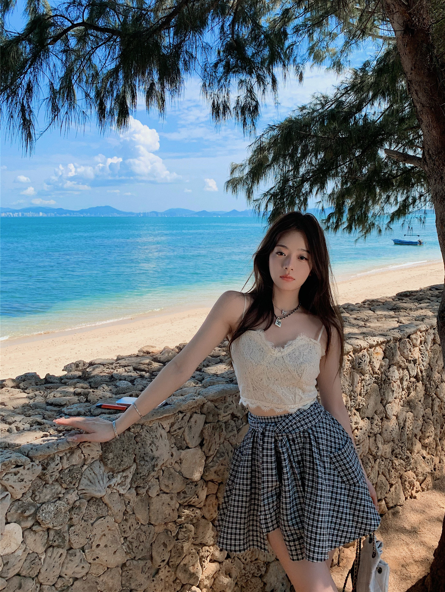 Heavy industry lace hanging vest female in 2022 spring and summer new sexy purity appears thin outer wear chic sling band