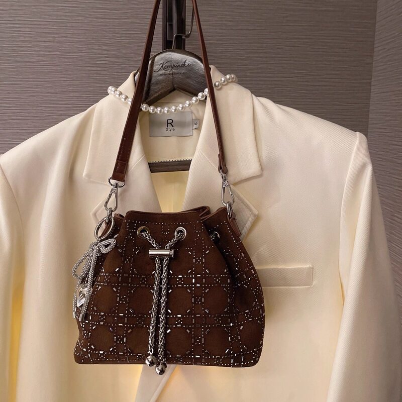 High-Quality Light Luxury Rhinestone Underarm Bag with Chain, Bucket Bag for Women 2026, Versatile Shoulder and Crossbody Bag