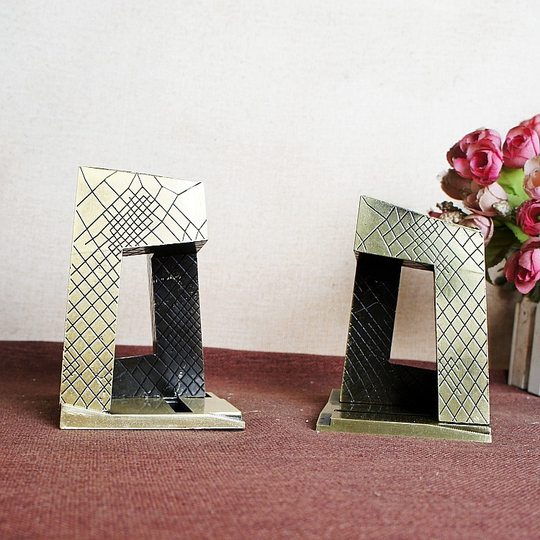 Adornos modelo CCTV, artesanías de metal galvanizado, recuerdos turísticos de Beijing, decoraciones de oficina, edificio de la sede