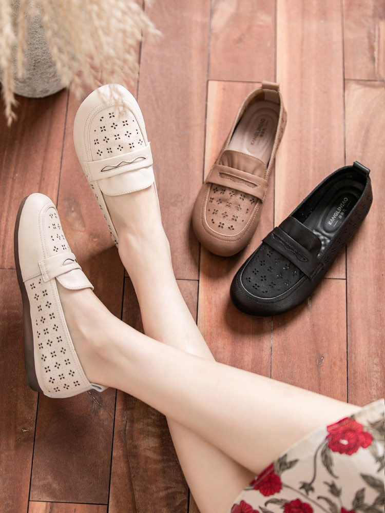 Genuine Leather Soft-Soled Mom Shoes, Women's Sandals, Breathable Flats, Comfortable and Not Tiring for the Feet, Middle-Aged and Elderly Women's Shoes, 2026 New Style