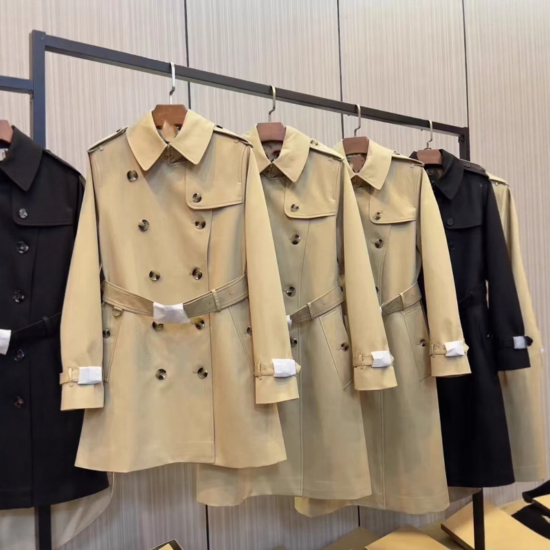 Classic 2026 Spring and Autumn New Bbr Trench Coat Kensington Waterloo Mid-Length Style, Same Style as Jun Ji-Hyun Classic 2026 Spring and Autumn New Bbr Trench Coat Kensington Waterloo Mid-Length Style, Same Style as Jun Ji-Hyun