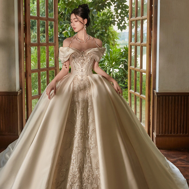 French Satin Off-Shoulder Wedding Dress for Brides 2024 New Style Main Dress High-End Texture Heavy Craftsmanship Petite Runaway Princess
