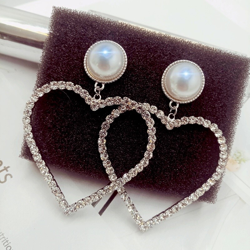 30S925 Silver-Plated Simple Versatile Pearl Heart Earrings for Women, European and American Style Exaggerated Full Diamond Heart Stud Earrings