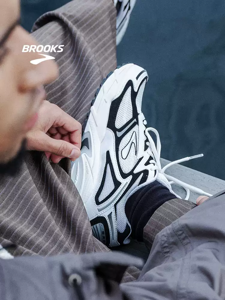 Brooks adrenaline gts 4 running shoes - casual chunky sneakers for men & women - retro sports style