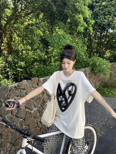 Lazy Style Casual Sports Suit for Women, New Summer Style for Students, Loose Korean Style Fashionable Short-Sleeved Wide-Leg Pants Two-Piece Set