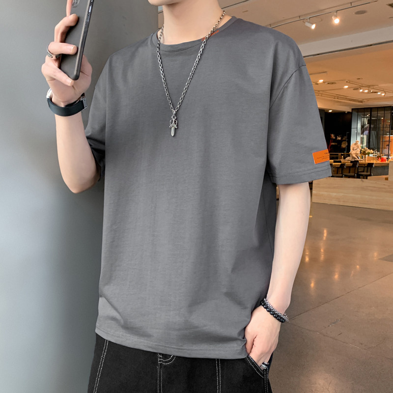 メンズ用コットン半袖ゆったりラウンドネックTシャツ。大学生向けのシンプルなスタイルで、2026年夏の新作デザインです。