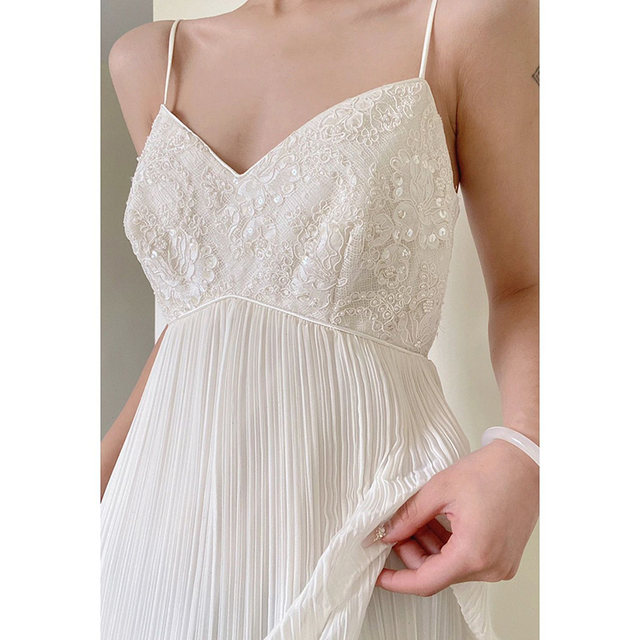 Retro high-end sequins wrapped chest sling dress women's summer new design sense niche pressed pleated white long skirt
