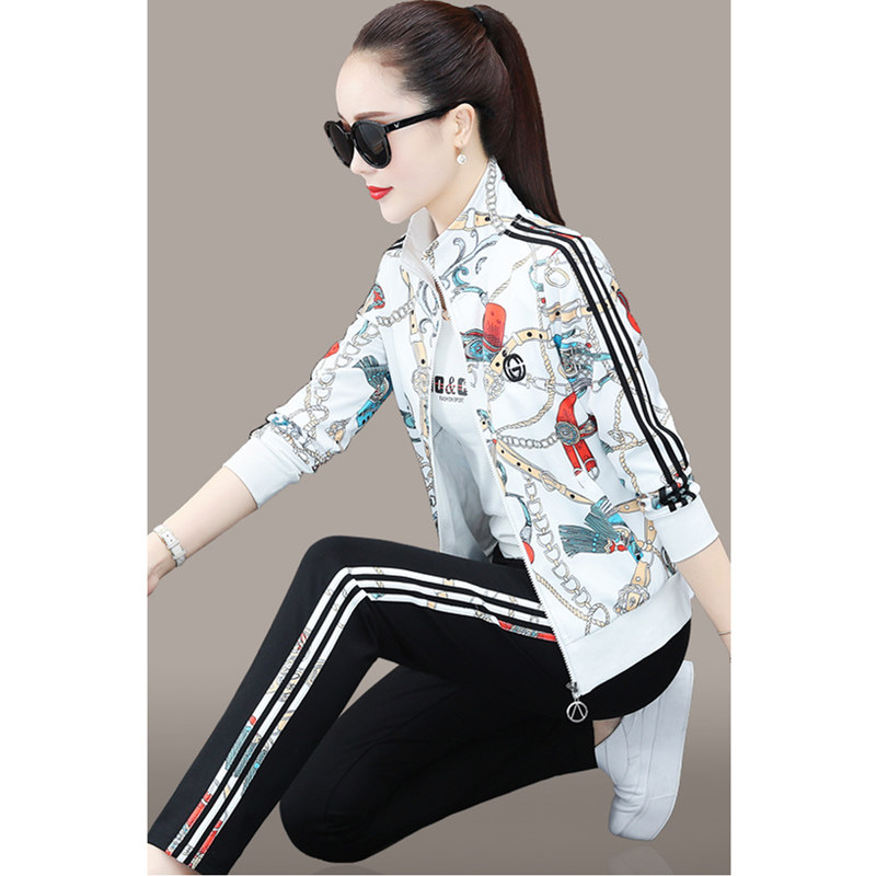 XHGE brings a comfortable and comfortable wearing experience. It is comfortable and unburdened. The unique age-reducing sports cover