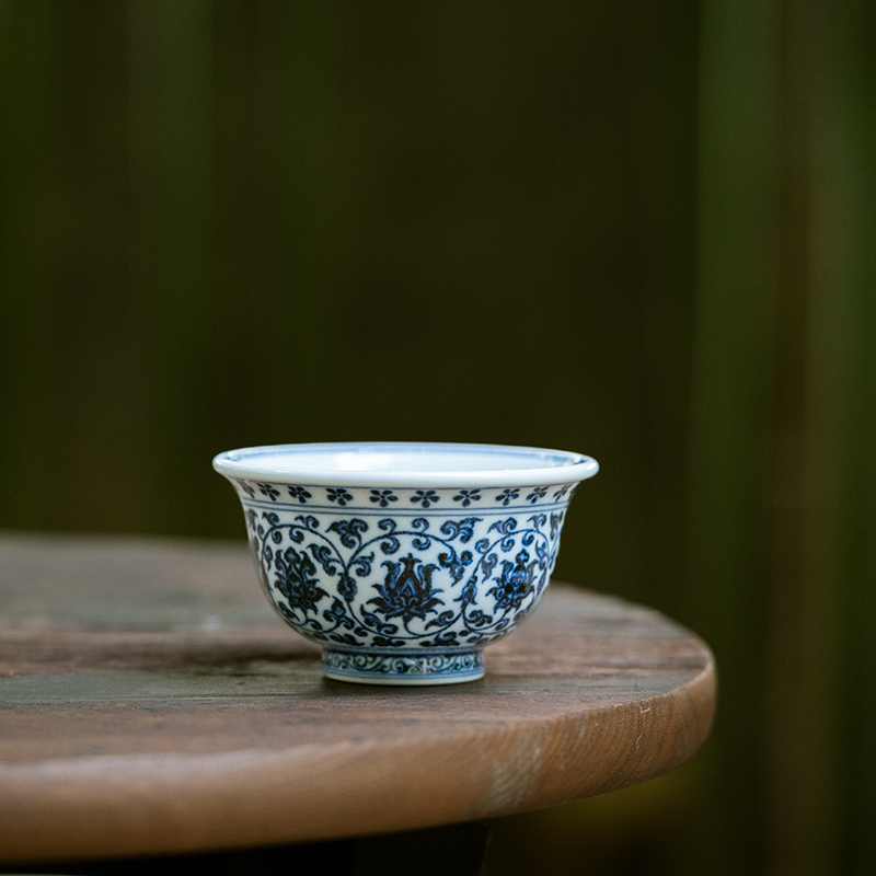 【Qiezhai Muming】Blue and White Lotus with Entwined Branches, Inside Painted with a Treasure-Like Design, Hand-Painted Suzhili Blue Glaze Master Cup