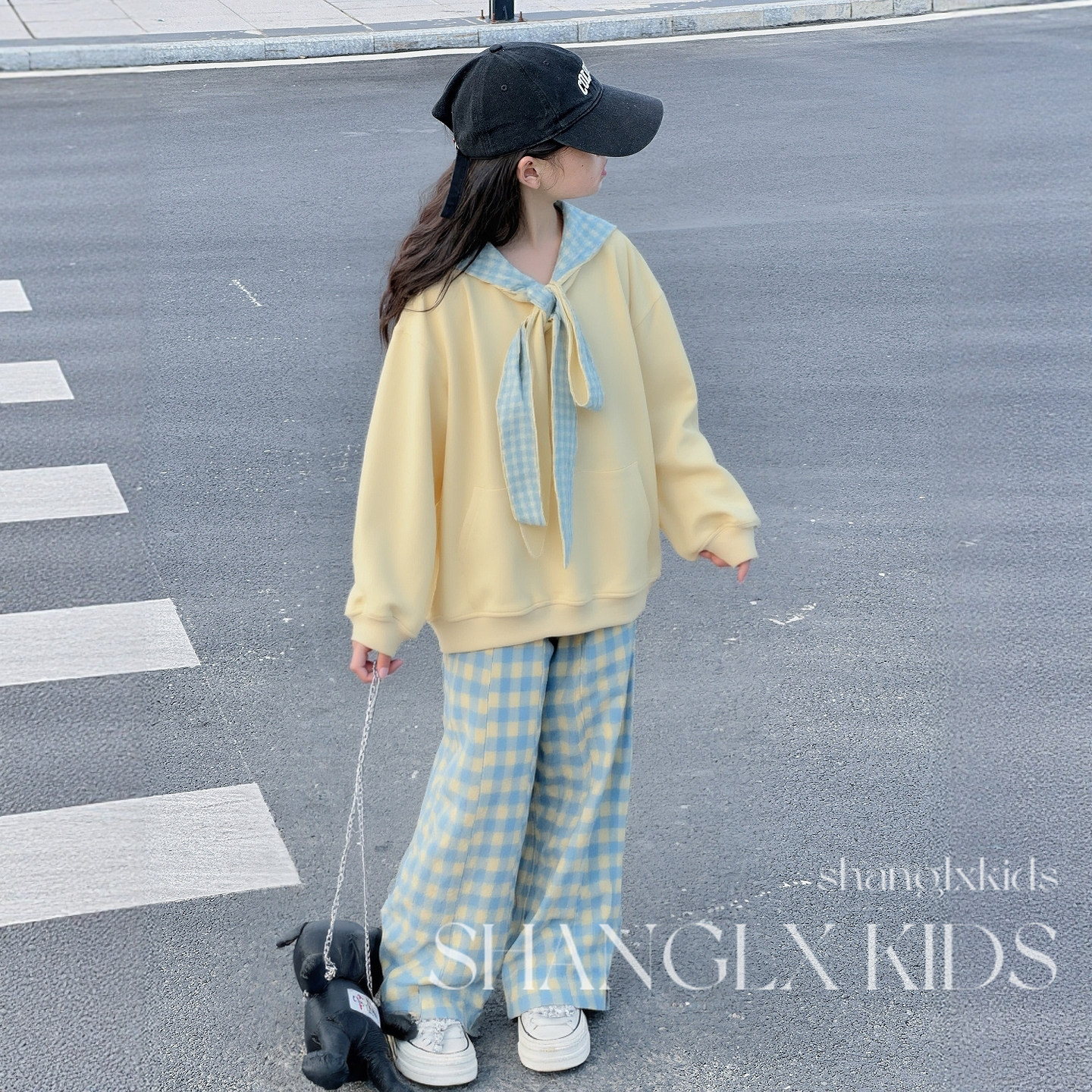 Осенью девочки носят полный комплект детских летних и зимних костюмов, модный западный стиль, модные корейские свитера, клетчатые брюки