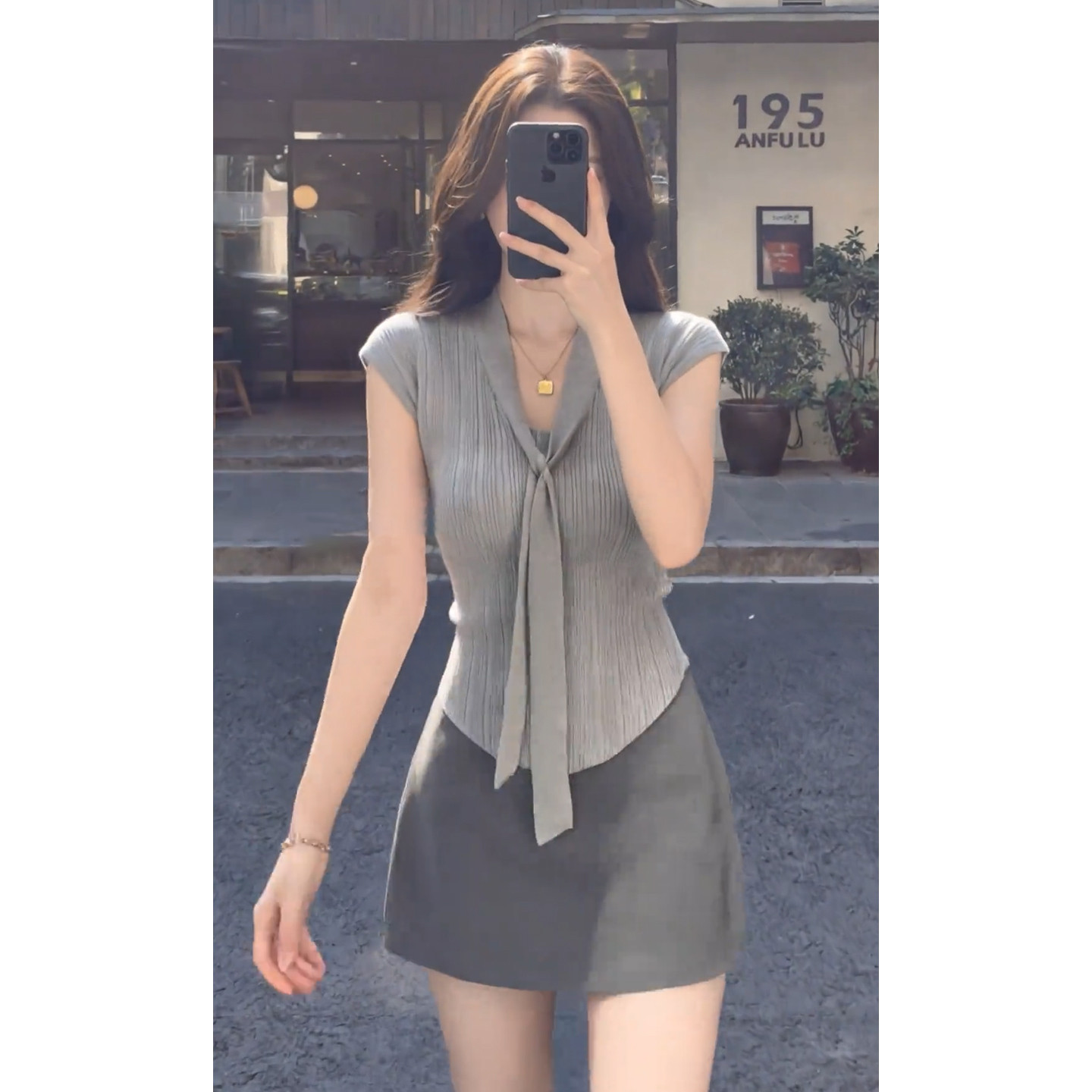 韩系高级感穿搭一整套2026新款灰色短裙套装女夏季针织T恤配半裙