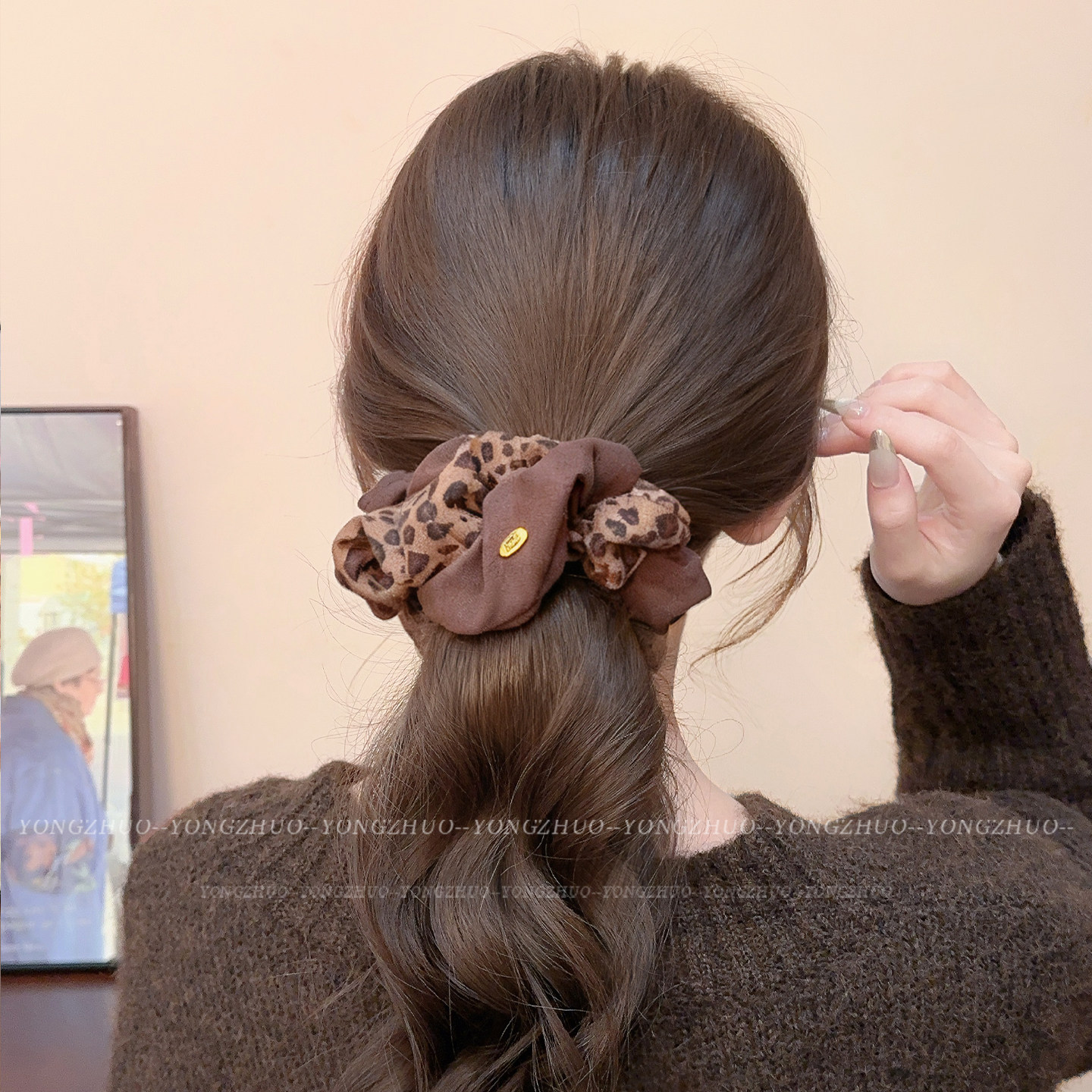 Vintage Leopard Print Scrunchie for Women, Autumn and Winter, High-End Style, Suitable for Bun or Ponytail, Versatile Hair Tie for Going Out, Hair Accessory