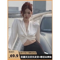 法式气质v领扭结不规则上衣女春秋季新款设计感气质高腰短款衬衫