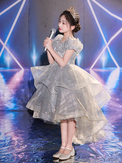 Kinderkleid, Prinzessinnenkleid, leichte Luxus-Nische, kurze Vorderseite und lange Rückseite, High-End-Kinderabendkleid für Mädchen für die Ausrichtung von Klavieraufführungen