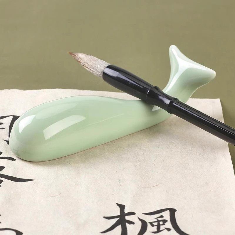Ceramic Pen Rest with a Cute Cat Design, Creative Animal Calligraphy Pen Holder, Multifunctional Paperweight, Pen Rest, Brush Holder, Student Calligraphy Supplies