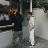 Спортивная весенняя однотонная куртка с капюшоном подходит для мужчин и женщин, в американском стиле