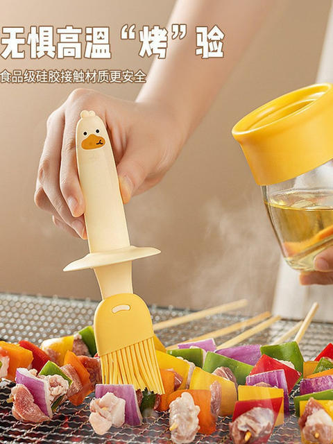 Little Yellow Duck Oil Brush Bottle, Household Silicone Oil Brush with Bottle, Kitchen Pancake Food-Grade Barbecue Baking Integrated Oil Brush Bottle