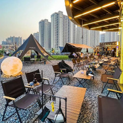 Trendy Camping-Style Bar Table and Chair Set for Small Bars, Taverns, Barbecue Cafes, and Milk Tea Shops for Outdoor Leisure and Commercial Use