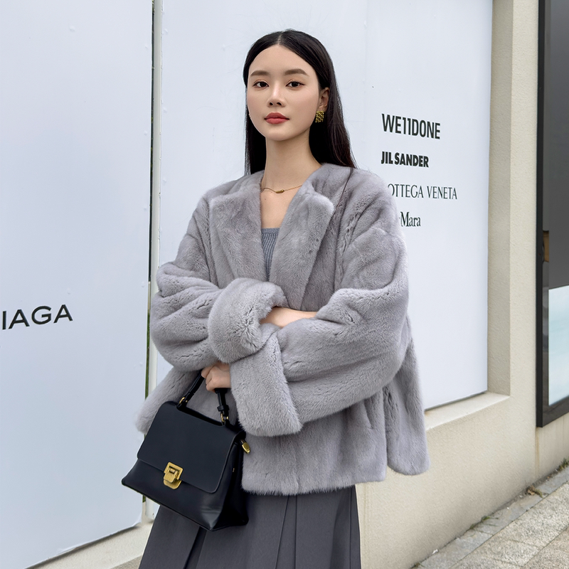 2026 New Autumn and Winter Young and Fashionable Rolled-Sleeve Imported Short Mink Fur Coat for Women 2026 New Autumn and Winter Young and Fashionable Rolled-Sleeve Imported Short Mink Fur Coat for Women