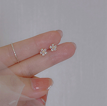 Outlets Clear Cabinet to pick up 18K gold mini flower ear nails outlets female accessories