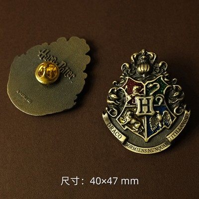 Harry Potter ຂອງແທ້ brooch pin peripheral ໂລຫະສາມມິຕິລະດັບ Slytherin Hogwarts ຊຸດຂອງຂວັນ