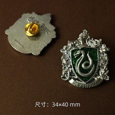 Harry Potter ຂອງແທ້ brooch pin peripheral ໂລຫະສາມມິຕິລະດັບ Slytherin Hogwarts ຊຸດຂອງຂວັນ