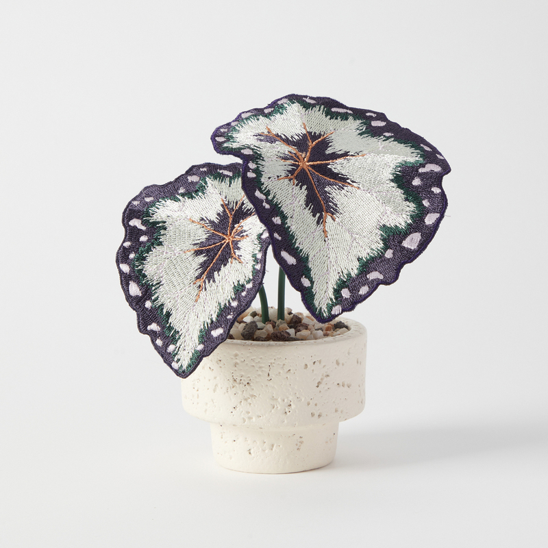 Tatata Original Embroidered Hot-Pressed Dahlia Magnetically Attached Potted Plant Living Room Desktop Decoration Ornament Tatata Original Embroidered Hot-Pressed Dahlia Magnetically Attached Potted Plant Living Room Desktop Decoration Ornament