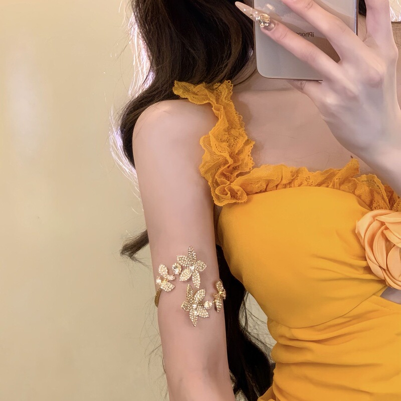 Gilt Floral~ Ultra-Shiny Gold Full Diamond Flower Bracelet for Women, Light Luxury, Fashionable, Elegant and Luxurious Arm Bracelet