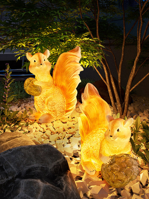 Solar-Powered Luminous Squirrel Lamp Outdoor Courtyard Decoration Lawn Park Waterproof Animal-Shaped Lamp Garden Landscape Lamp