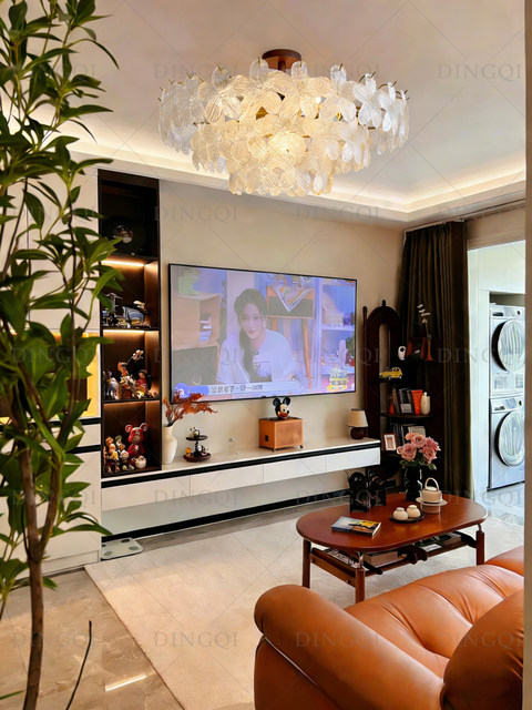 French-Style Vintage Chandelier, Retro Five-Leaf Flower Glass Living Room Lamp, Light Luxury and Warm Ambiance, 2026 New Model Bedroom Lighting