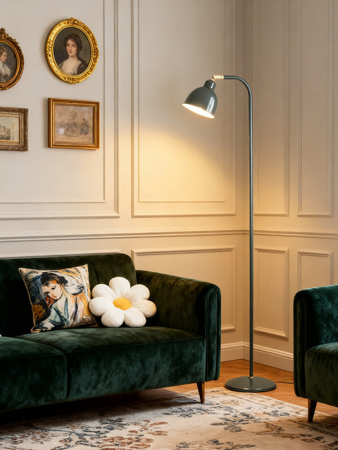 American Retro Floor Lamp Next to the Sofa in the Living Room, Decorative Bedroom Bedside Creative Eye-Protecting High-End Study Reading Lamp