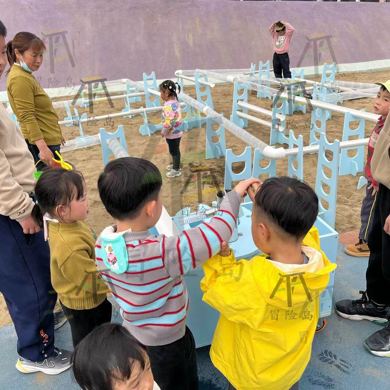 安吉游戏的沙水乐章：幼儿户外探索的宝藏材料