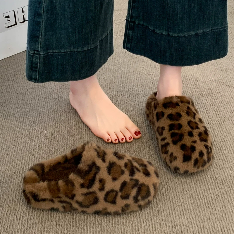 British Leopard Print Birkenstock-Style Furry Slippers for Women, Suitable for Outdoor Wear, Autumn 2026 New Model, Flat Slip-On Closed-Toe Plush Cotton Slippers British Leopard Print Birkenstock-Style Furry Slippers for Women, Suitable for Outdoor Wear, Autumn 2026 New Model, Flat Slip-On Closed-Toe Plush Cotton Slippers