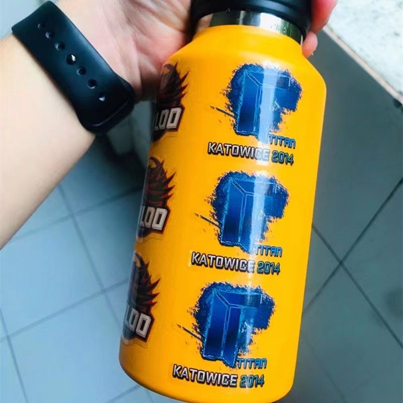 ホログラフィックタイタンステッカー、CS:GOゲーム周辺機器ステッカー、デカール、咆哮する王冠、大きな目、防水スマホ背面カバーステッカー。