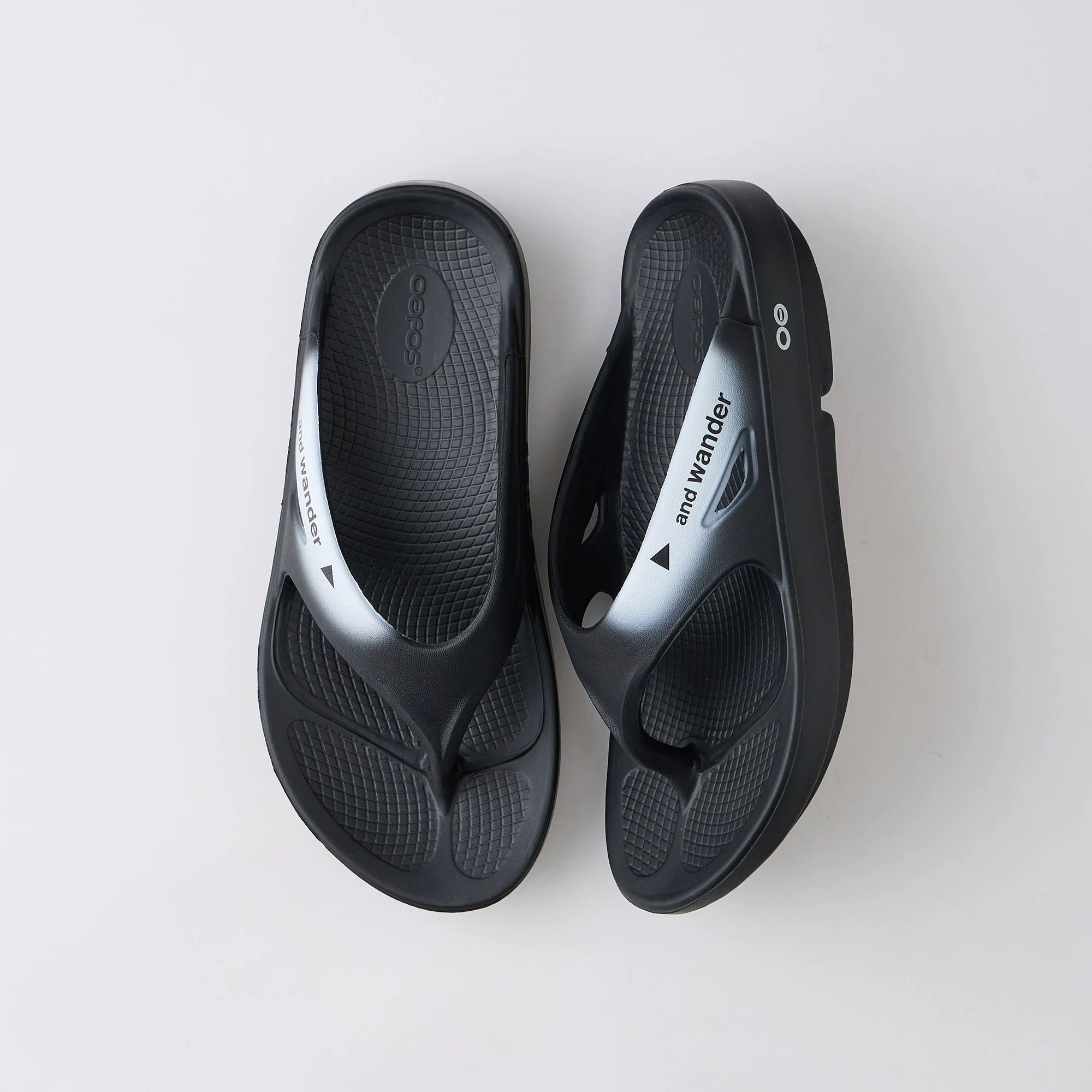 [授权现货 AND WANDER x OOFOS Recovery Sandal 联名运动人字拖]