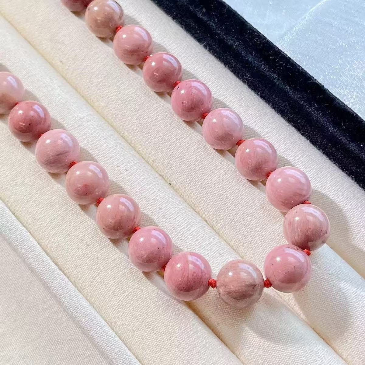 云南红纹石：大自然的神秘红色礼盒