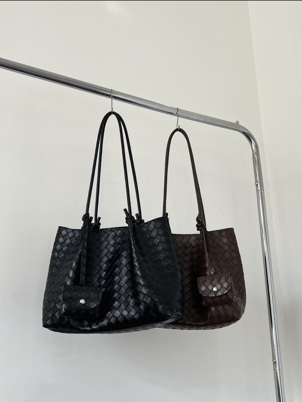 Lummydesign【Practicalism】Vintage Woven Handbag and Shoulder Tote Bag, Versatile for Commuting, Soft Leather, Large Size
