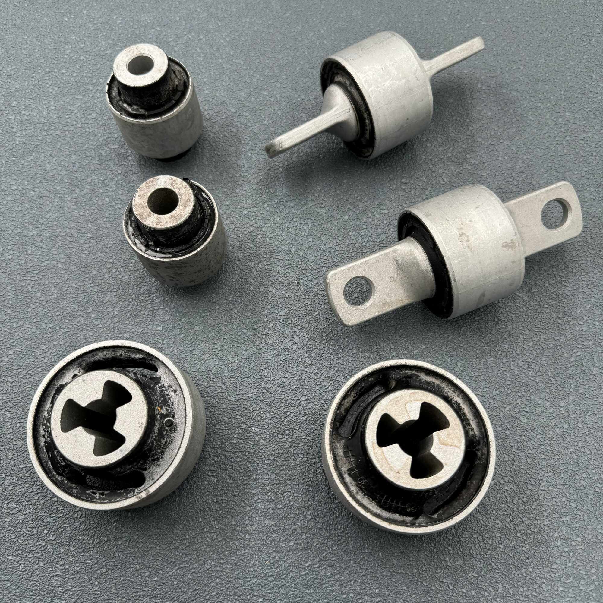 Рука рукавом 适用特斯拉3 y model x s毛豆3前上下悬挂支臂三角臂摆臂衬套胶套