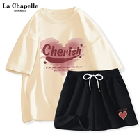 Молоко белое (сладкое розовое сердце)+черное (левая ставка перед E Художественными штанами)