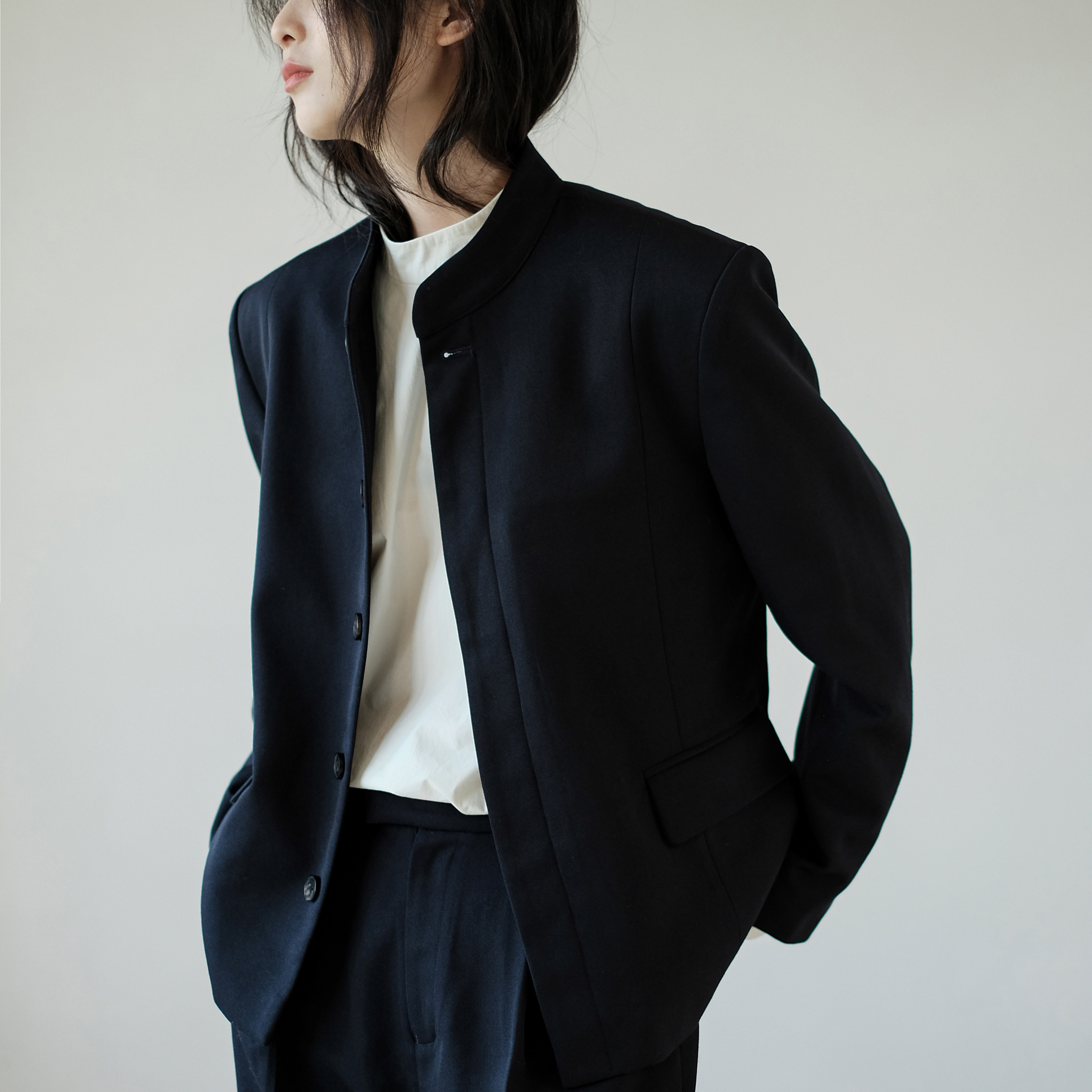 Herz navy blue stand-up collar slim-fit short Zhongshan suit, made with imported Japanese fabric, original design by Herz.