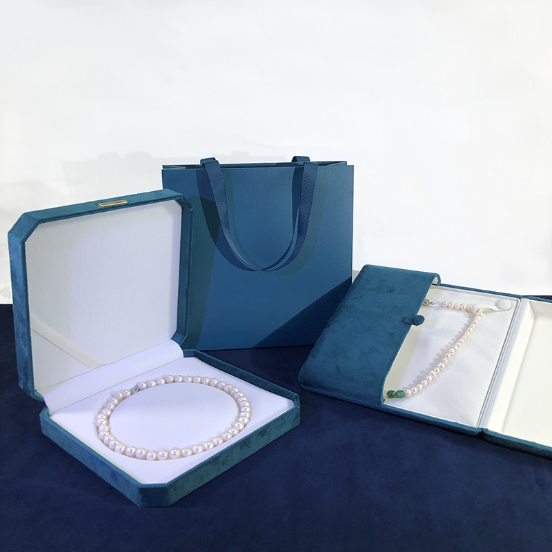 New Velvet Double-Opening Snap Button Pearl Box in Peacock Blue with Heart-Shaped Chain Pendant Jewelry Box, Mom Chain Packaging Gift Box New Velvet Double-Opening Snap Button Pearl Box in Peacock Blue with Heart-Shaped Chain Pendant Jewelry Box, Mom Chain Packaging Gift Box