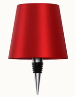 Бутылка вина светло-красная