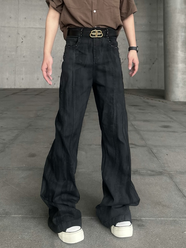 Grotequel Dark-Coated Rivet Distressed Slim-Fit Flared High-Street Jeans with Dirty Dye Design
