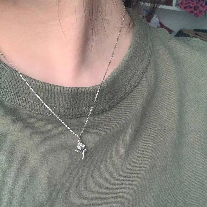 2022 New BM wind small rose feel necklace pendant retro minimal in wind network red decoration