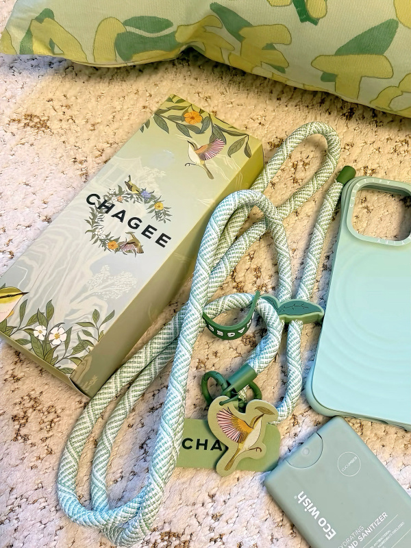 Overlord Tea Queen Guangdong Limited Edition Awakening Spring Mountain Artist Edition Phone Lanyard Long Style Authentic Envelope Folding Card Holder Overlord Tea Queen Guangdong Limited Edition Awakening Spring Mountain Artist Edition Phone Lanyard Long Style Authentic Envelope Folding Card Holder