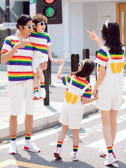 Trendy Family Matching T-Shirt Set Summer Short-Sleeve 2025 New Style for Family of Three or Four Vacation Beach Mother-Daughter Dress Seaside