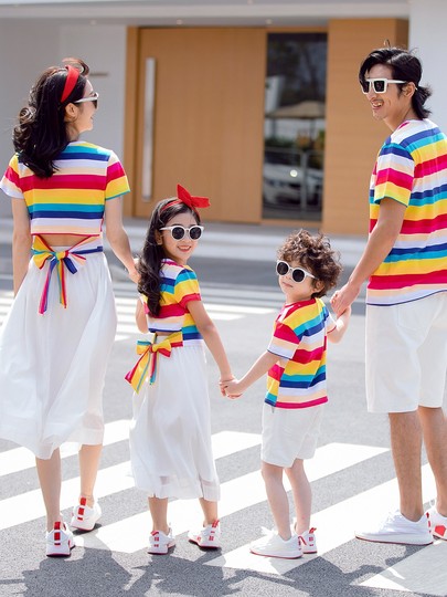 Trendy Family Matching T-Shirt Set Summer Short-Sleeve 2025 New Style for Family of Three or Four Vacation Beach Mother-Daughter Dress Seaside