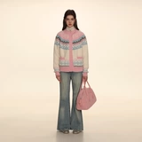 Кремовый свитер, ретро весенняя куртка, тренд сезона, стиль