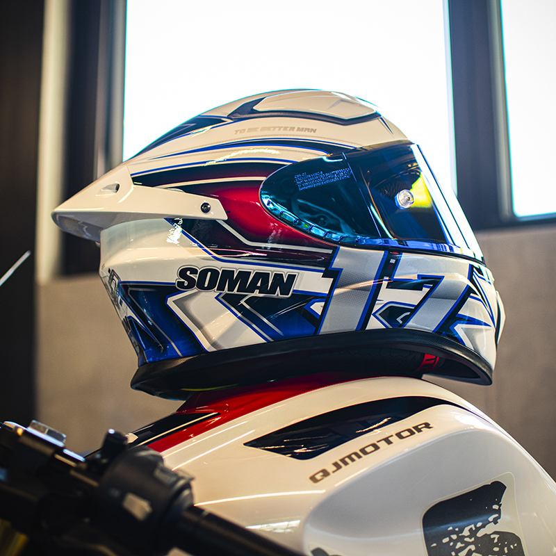 Soman Helmet Motorcycle Full-Face Helmet for Men and Women with Large Rear Wing and Dual Lenses, Fiberglass, 3C Certified, Suitable for Summer and All Seasons Soman Helmet Motorcycle Full-Face Helmet for Men and Women with Large Rear Wing and Dual Lenses, Fiberglass, 3C Certified, Suitable for Summer and All Seasons