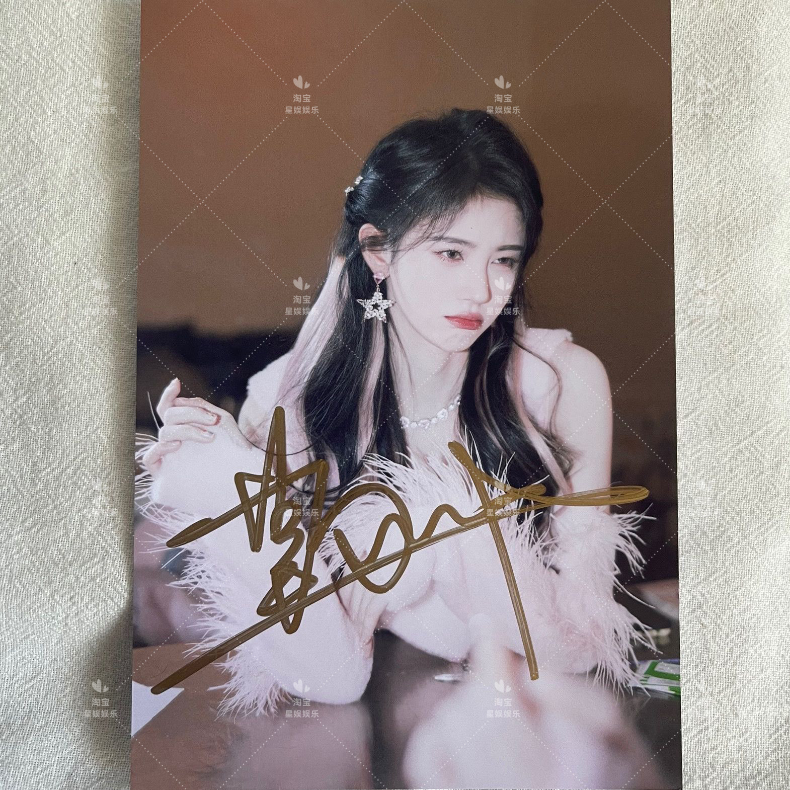 鞠婧祎亲笔签名照：高颜值+性价比，收藏党必入！_影视_淘宝游戏网